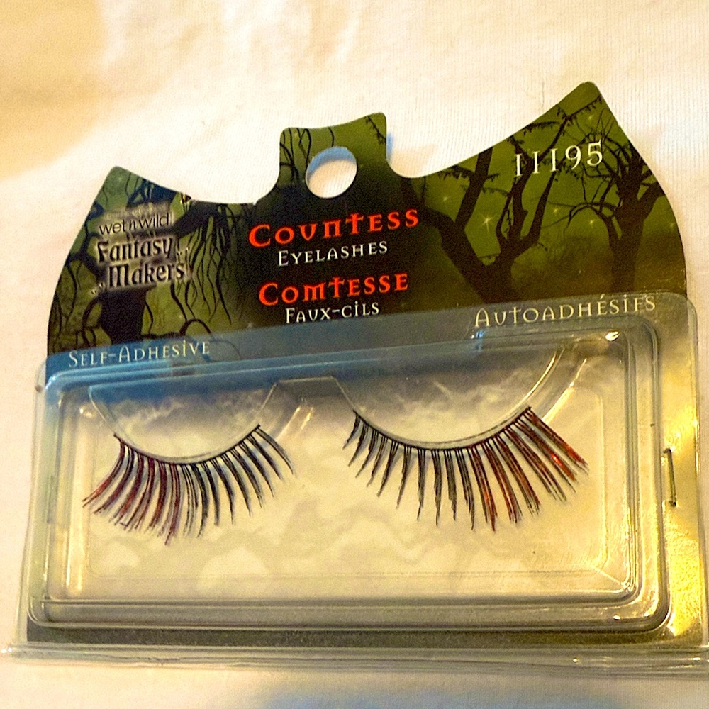 Fantasy Makers Wet n Wild Countess Eyelashes NIB New red foil black lashes 11195